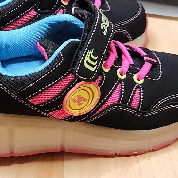 XDH Light-Up Skate Shoes – Girls Size 35  – No-Tie – Retractable Wheels - Picture 6 of 8